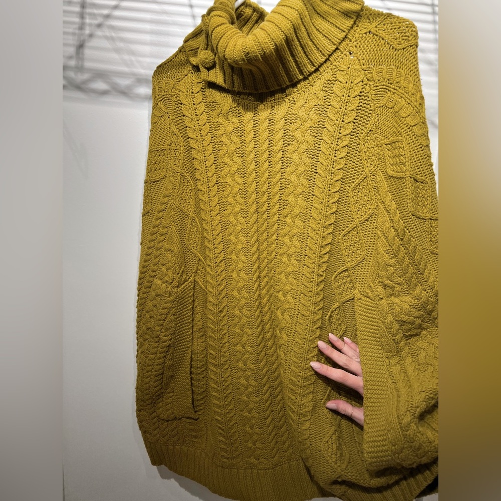 Cable knit poncho - Fiets Voor 2 for Anthropologie in chartreuse - one size